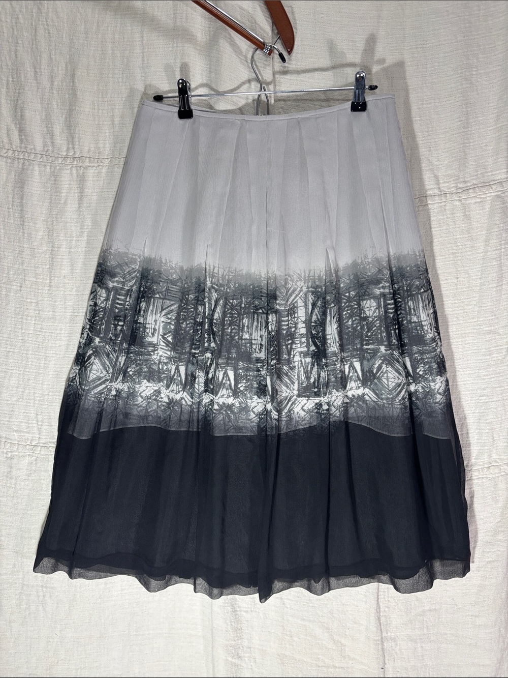 Isda & Co 100% Silk Pleated Ombré Midi Skirt Grey Black Size 4 Whimsigoth Artsy